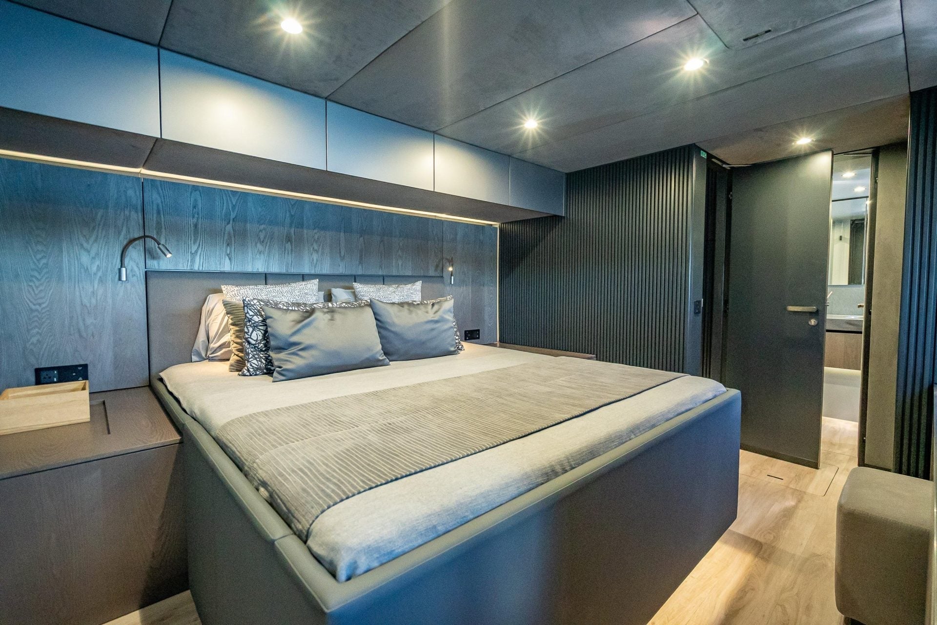 WARRIOR FLYBRIDGE